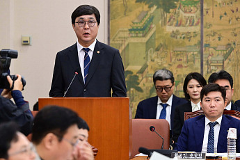 문체부 아닌 ‘축체부’ 카르텔 심각...최휘영 “자료 누락 경위 확인할 것”