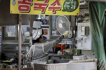 폭염 한풀 꺾인 월요일…그래도 낮 최고 34도 [날씨]