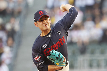 롯데 김진욱, 휴식 차원 1군 말소…“햄스트링 이상 없어”