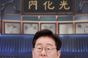 이 대통령 “군기에 작은 틈새도 없어야…자주국방, 가장 큰 과제”