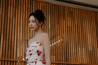있지 신유나, 이런 얼굴 있었나⋯'최애의 사원'서 강렬한 등장
