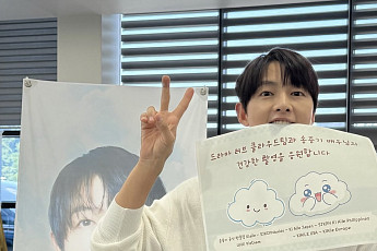 송중기, 40세에도 여전한 소년미⋯촬영장 근황 공개