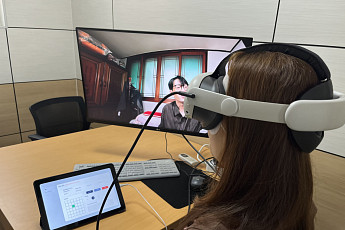 [르포] “살기 위해 도망치는 거야” VR로 스토킹 피해자 공포 마주한 수형자들
