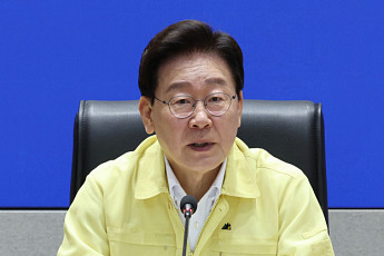 李 
