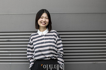 ‘태양 아래 올리브’ 김초엽 작가...“인간이라는 종보다 설명하기 어려운 한 사람을 쓰고 싶었다”[문화人터뷰]