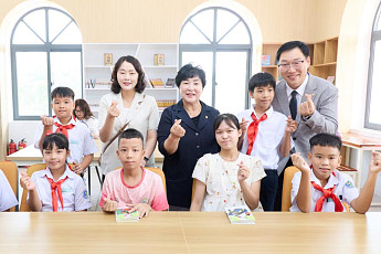 용인시의회, 2년 전 심은 도서관 다시 찾아 청년봉사단 약속까지