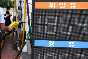 주유소 기름값 12주 연속 내려…휘발유·경유 1800원대