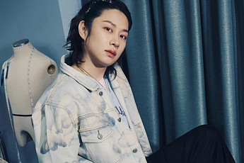 김희철, '뒤집힌 태극기' 지적 후 정치색 논란…
