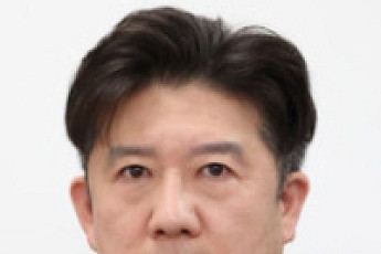 [데스크시각] 성장은 AI가, 불안은 정치가