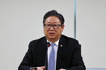 與 황희, ‘버스하우스’ 논란 사흘만에 사과…“청년·국민께 실망 끼쳐”