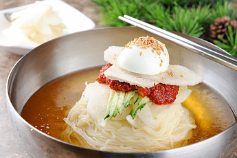 '2TV 생생정보' 오늘방송맛집- 장사의 신, 32년 내공! 시원한 밀면 맛집 '송○'