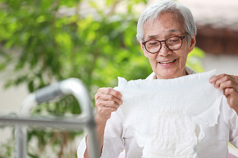 성인용 기저귀 사용자 “두께보다 흡수력”… 57% 겹쳐 쓴 적 있어