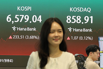 코스피, 외국인 2.8조 순매수에 3.7% 급등…매수 사이드카도 발동