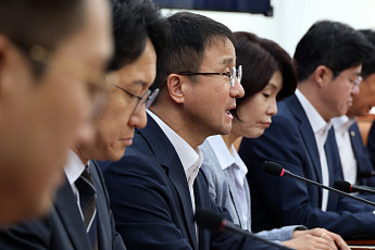 與 “野, 주택공급 법안 처리 미뤄…국민 주거안정 협력하라”