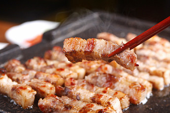 '2TV 생생정보' 오늘방송맛집- 가격파괴, 삼겹살→닭갈비 무한 리필이 단돈 1만원대? '플○○'