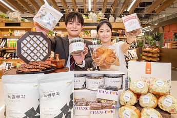[포토] “더현대 서울서 ‘광주 대표 먹거리’ 맛 좀 보소”