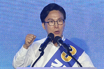 [프로필] ‘DJ맨’ 김민석…18년 정치 공백 딛고 집권여당 수장으로