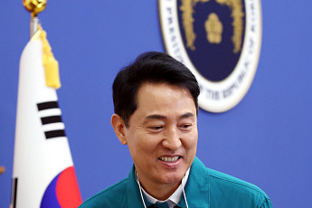 국무회의 간 오세훈, 李대통령에 