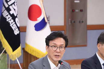 김민석, 취임 직후 당내 통합 시동…친청계와 불안한 동거