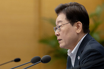 李대통령 “반부패보다 헌정질서 파괴 더 심각…가짜뉴스·극단화 대책 논의해야”