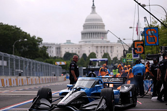 워싱턴 한복판서 시속 300㎞ 질주…트럼프 ‘프리덤 250’ 논란