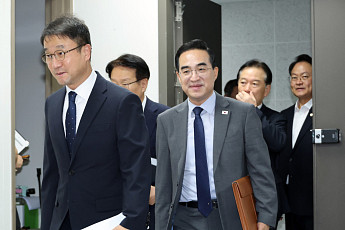 당정, 내년 반도체 전용 예산 만들고 AI 칩 1만 장 공급…전기차 보조금 역대 최대