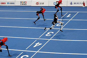 100m·400m·1500m·높이뛰기까지…中 로봇, 인간 기록 싹쓸이