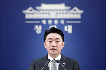 강훈식 “대통령 사과에 비수 꽂히는 심정…전적으로 제 불찰”