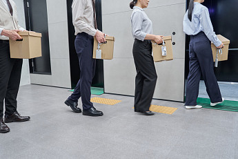 매출ㆍ영업익 늘어도 직원은 줄인다⋯빅테크 ‘AI 투자형 감원’ 확산 [종합]