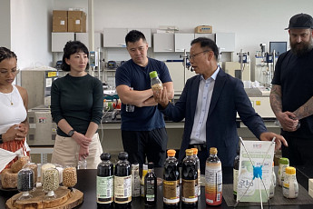 미쉐린 셰프들 샘표 연구소로…한국 장·발효 맛봤다