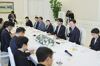李 “사회대개혁에 시민사회 몫 매우 커…공정한 세상 만들자”