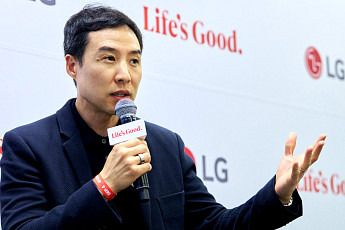 카톡으로 집과 대화한다…LG전자 ‘씽큐 클로’ 공개 [IFA 2026]