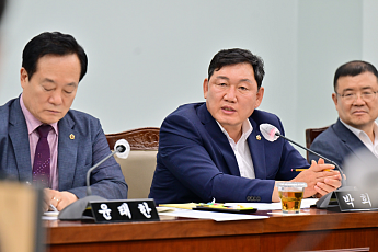 “지속가능 일자리 6억 빼서 3개월 알바?”…부산시 복지예산 도마에