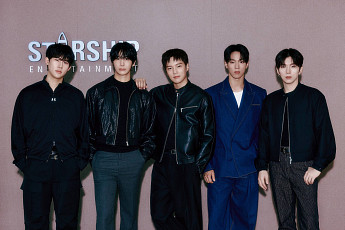 몬스타엑스, 컴백 첫 주 아이튠즈 차트 싹쓸이⋯“다음이 궁금한 팀 될 것” [일문일답]