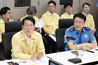 황종우 해수장관, 예인선 전복 실종자 가족 위로