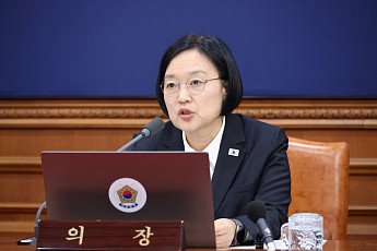 한총리 “2027년 AI 정부혁신 본격화…우수 공무원 과감히 포상”
