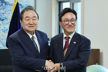 김민석 민주당 대표, 정대철 헌정회장 예방 [포토]