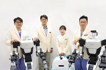 삼성서울병원, 인간 의사와 로봇 2대의 수술 협업 세계 최초 구현