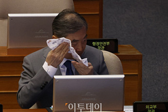 조현 