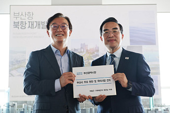 전재수, 박홍근에 ‘북항 돔 아레나’ 지원 요청…내년 국비 확보 총력