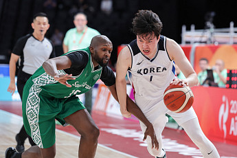 남자농구, 사우디 82-66 완파…한국 선수단 첫 승전보