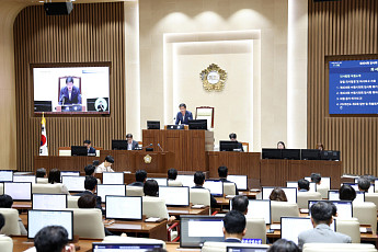 수원시의회, 4조1677억 추경 수정가결…이태원 참사 지원·광역철도 37명 결의