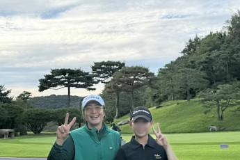 배용준, 이번엔 골프장서 포착⋯14세 골퍼와 '라운딩' 인증샷
