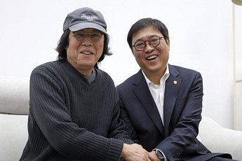 최휘영 장관, 이창동 베네치아 수상 축하…“한국 영화사의 위대한 이정표”