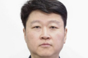[데스크 시각] ‘베어허그’의 발톱