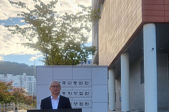 강성휘 목포시장, 국립의대 집행정지 인용 촉구 ‘1인 시위’