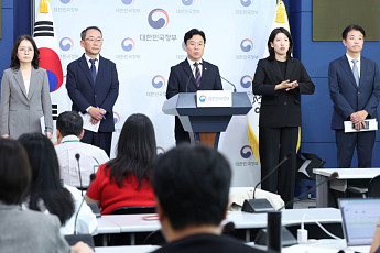 김영훈 노동부 장관 “메가특구 '주 52시간제' 예외, 사회적 대화로 풀자”...양대노총 참여 시사