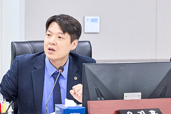 사업자까지 뽑고 행사 중단…경기도 이주아동 65%·학자금 62% 감액