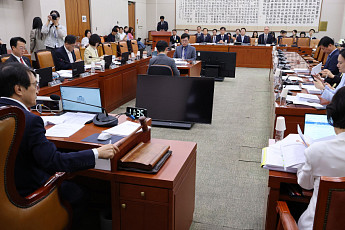 검찰 수사권 폐지 후속법안 두고 與 내부 충돌…법사소위 파행