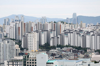 토허구역 ‘세 낀 집’ 거래 숨통…갱신 땐 실거주 2029년까지 유예 [토허제 실거주 완화①]